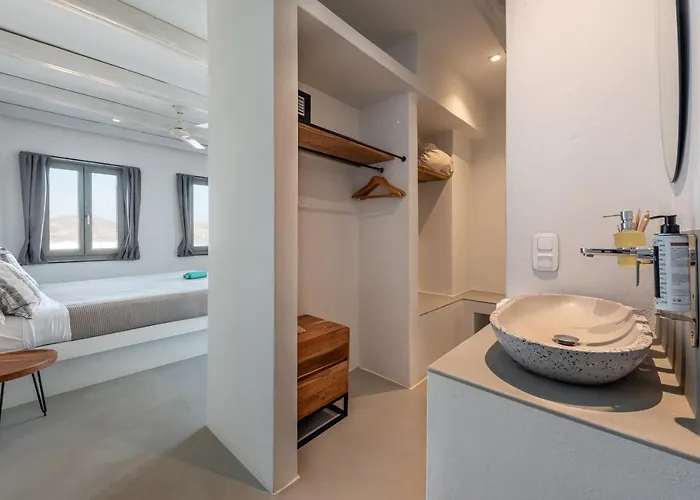 Ξενοδοχείο με διαμερίσματα Paros Cape 4*